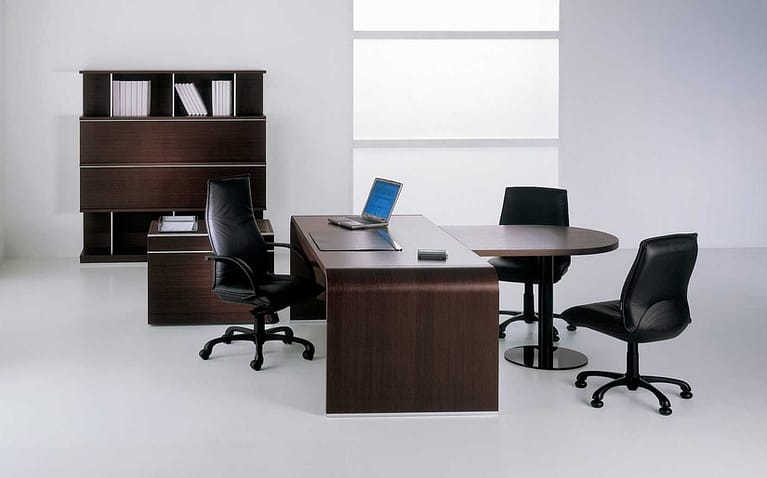 Attractive Design of Tables and Chairs Used in Office